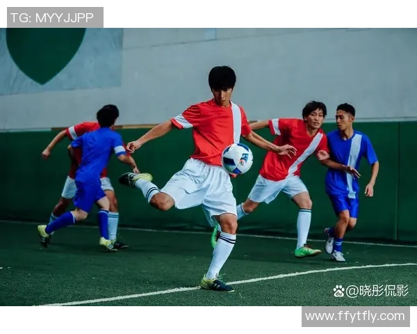 在足球明星环绕下的平凡人生与梦想追逐之旅 在足球明星环绕下的平凡人生与梦想追逐之旅