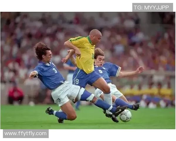 足球明星齐聚一堂精彩瞬间回顾尽在这场盛大聚会视频中 足球明星齐聚一堂精彩瞬间回顾尽在这场盛大聚会视频中