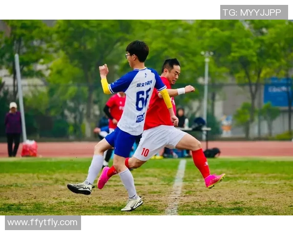 足球明星带球瞬间精彩瞬间尽显技术魅力与运动激情的完美结合 足球明星带球瞬间精彩瞬间尽显技术魅力与运动激情的完美结合