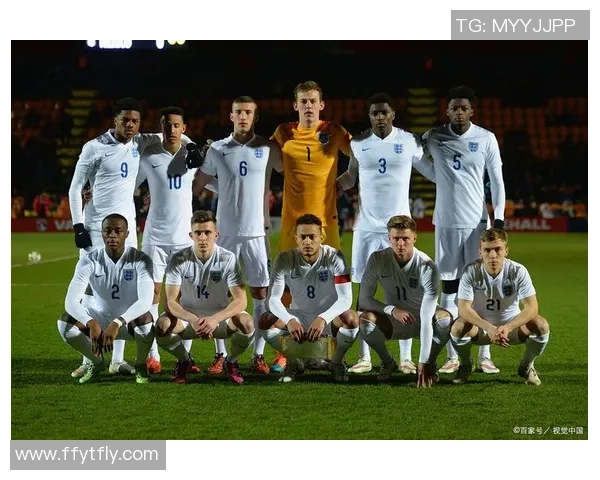 足球明星齐聚一堂高清合影展现绿茵场上的荣耀与激情 足球明星齐聚一堂高清合影展现绿茵场上的荣耀与激情